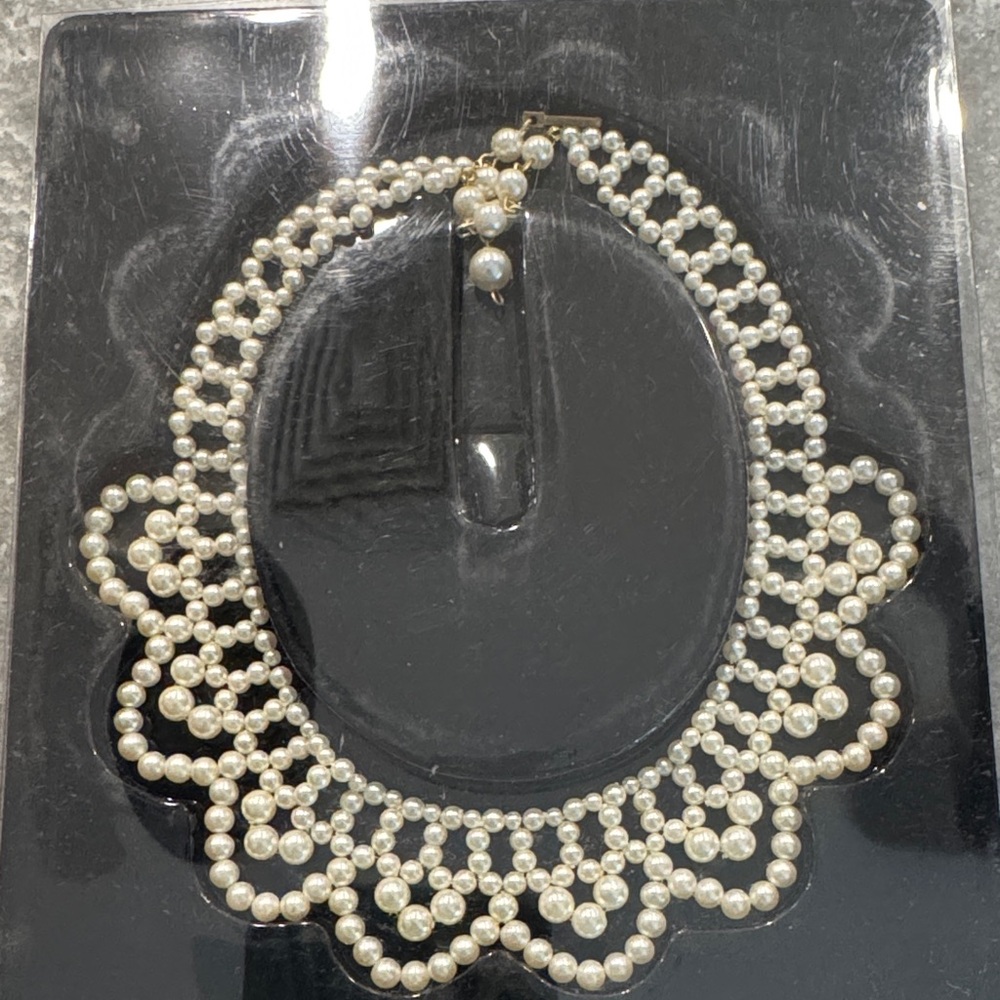 Classic Pearl simulated scalloped choker necklace 18” length